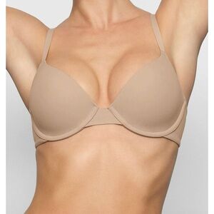 Skims Fits Everyone T-Shirt Demi Bra